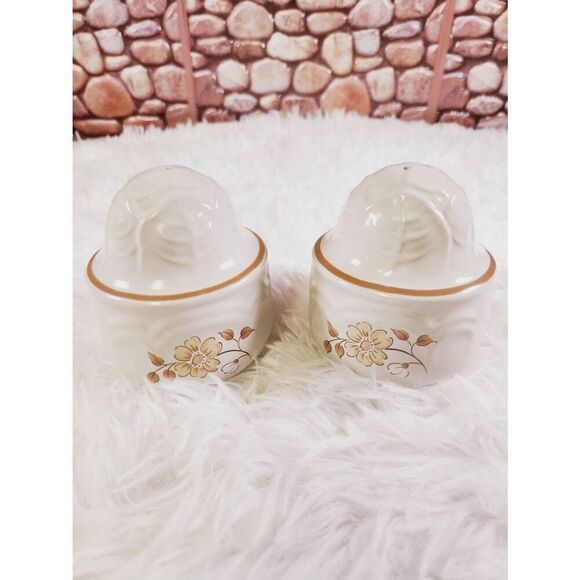 Vintage Stoneware cordella burnet salt and pepper shakers - Picture 2 of 7